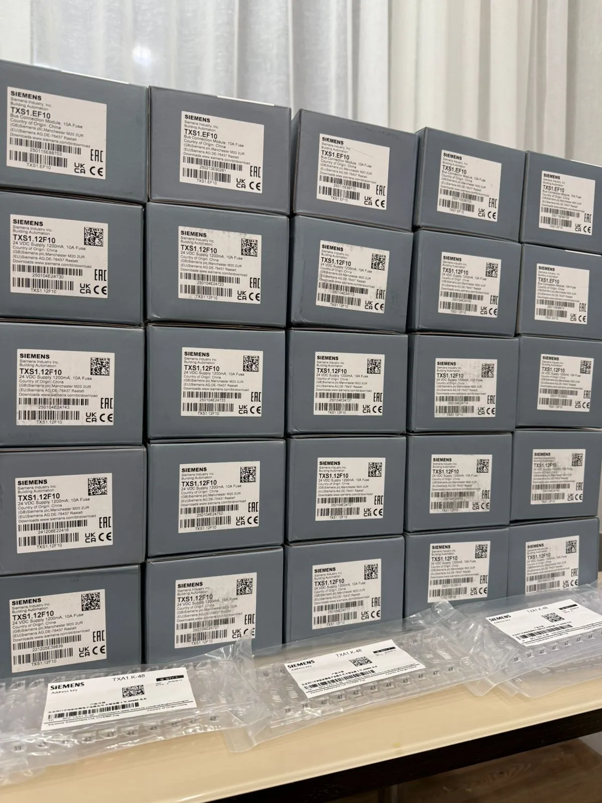 Коробки Siemens с маркировкой модулей и комплектующие для поставки под заказ и складского резерва.